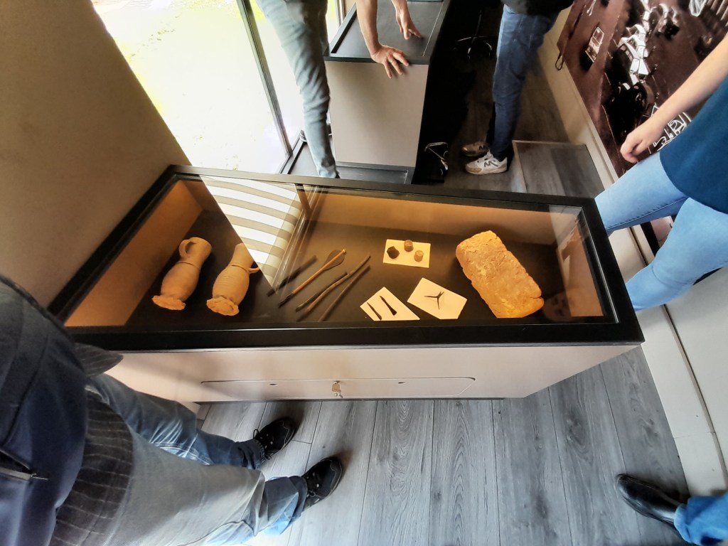 Museumbus ANNO - vondsten uit begin jaren 80 burcht Voorst