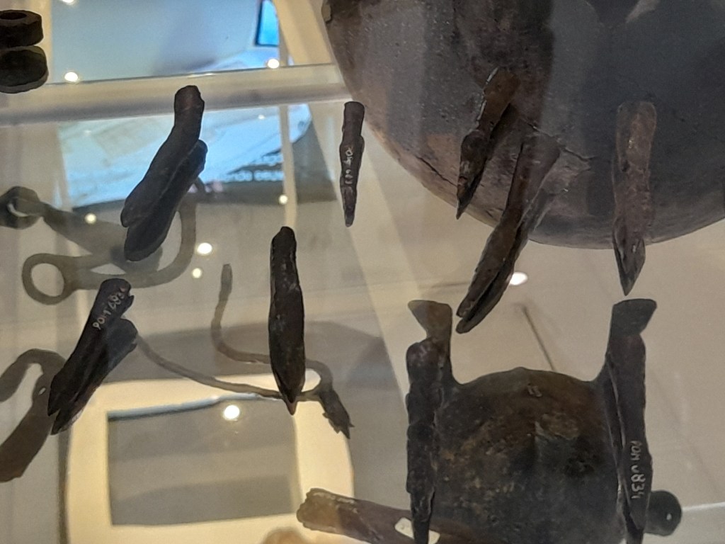 Vondsten uit archeologisch onderzoek begin jaren 80 in Stinspark burcht Voorst. 