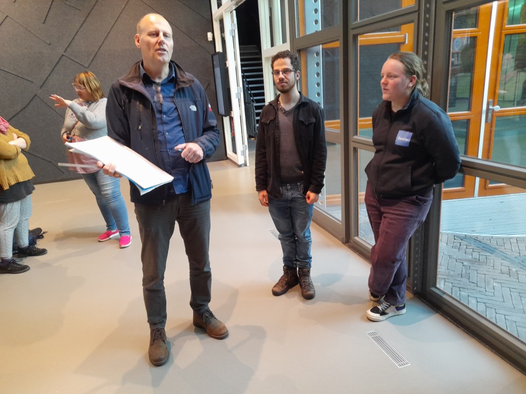 Workshop inmeten archeologische sporen in museum ANNO tijdens introductiebijeenkomst archeologisch onderzoek Stinspark 2 november 2022